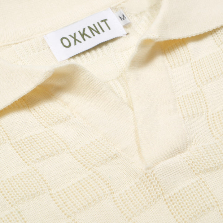 Polo col V homme blanc abricot texture rétro