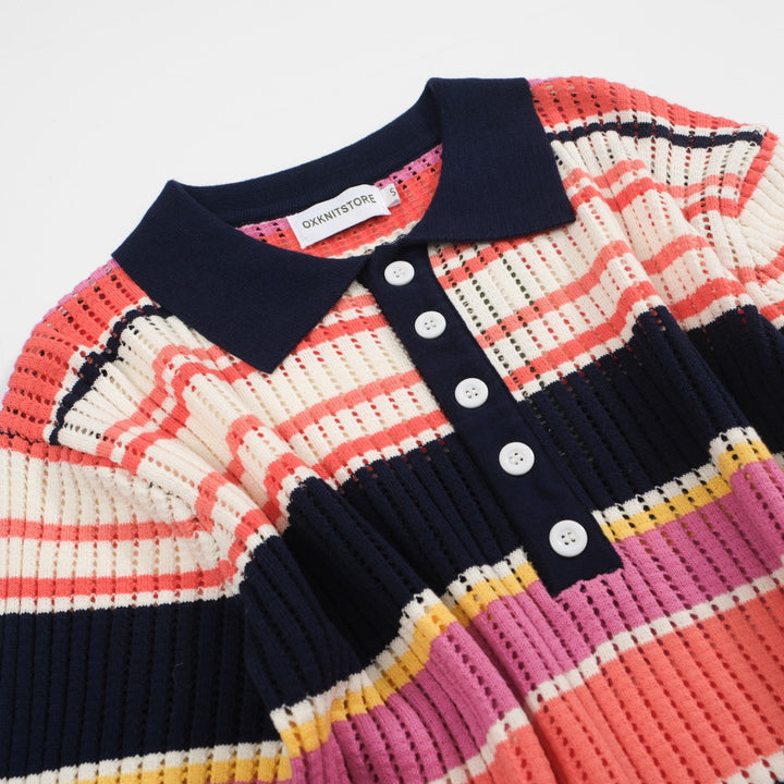 Pólo masculino de malha vazada com listras multicoloridas