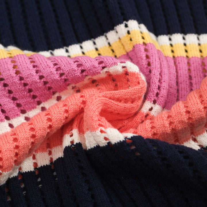 Pólo masculino de malha vazada com listras multicoloridas