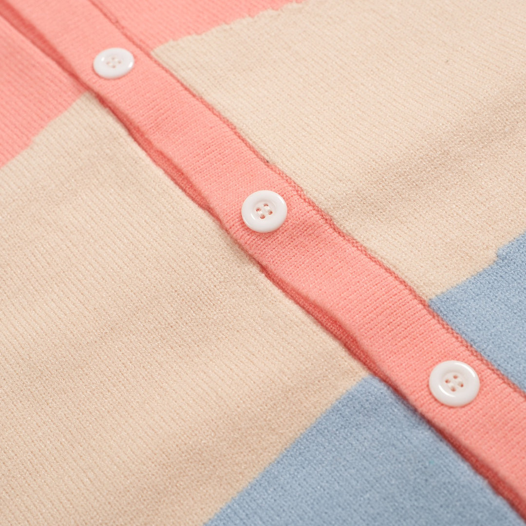 Chemise en tricot pastel pour hommes des années 70 – boutonnée à blocs de couleurs abstraits