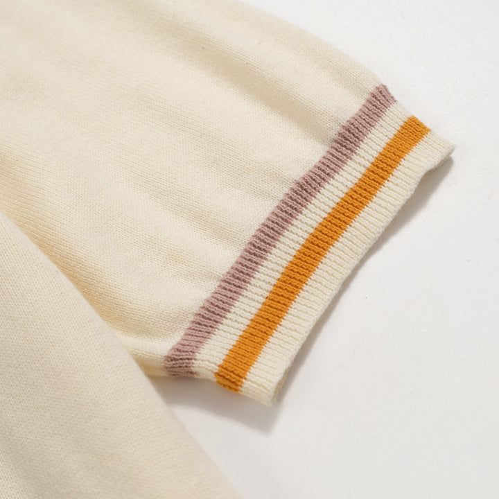 Polo masculino de malha Mod Cream dos anos 60 – acabamento com pontas multicoloridas