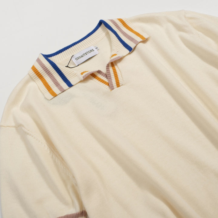 Polo masculino de malha Mod Cream dos anos 60 – acabamento com pontas multicoloridas