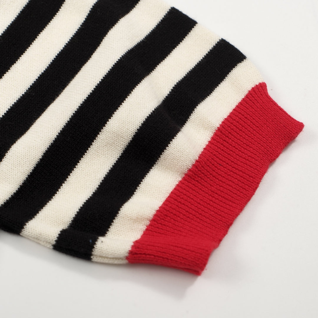 Suéter feminino retrô listrado com coração vermelho – preto & Branco