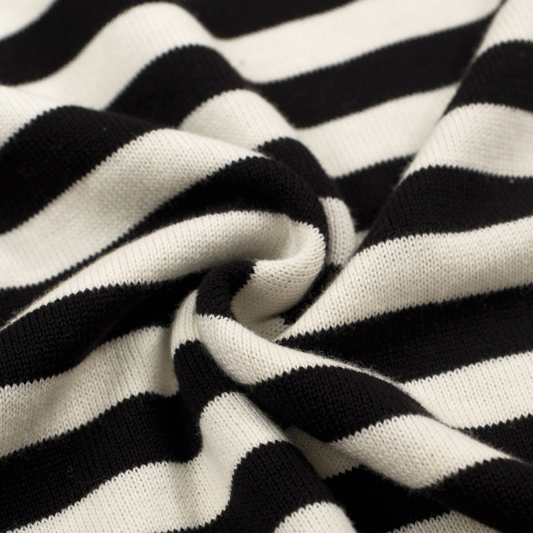 Suéter feminino retrô listrado com coração vermelho – preto & Branco