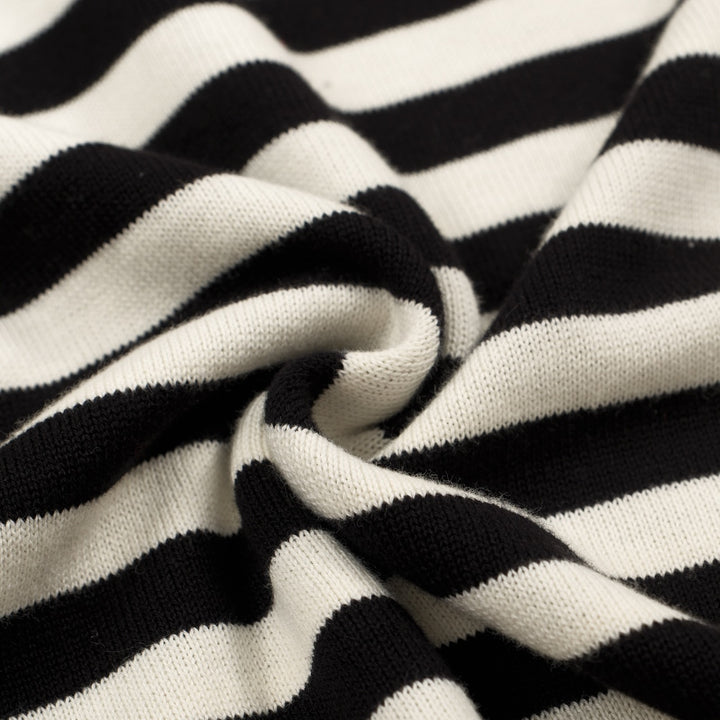 Suéter feminino retrô listrado com coração vermelho – preto & Branco