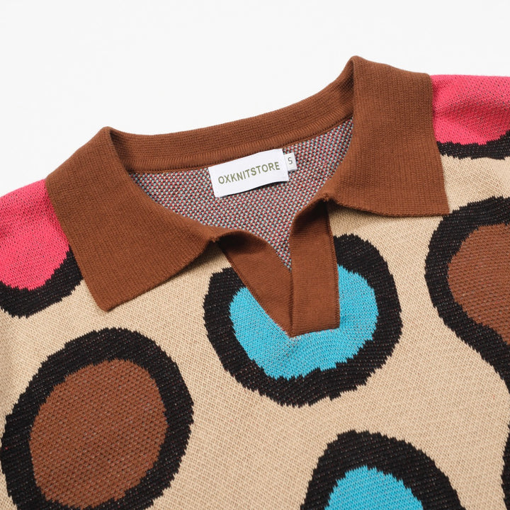 Men’s Retro 1970s Psychedelic Knit Polo Shirt – Vintage Brown with Abstract Multicolor Pattern