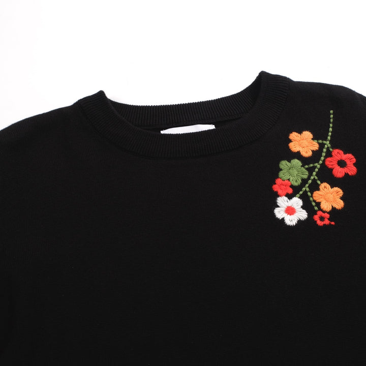 Suéter feminino de malha preta com detalhes florais nos ombros – estilo MOD vintage