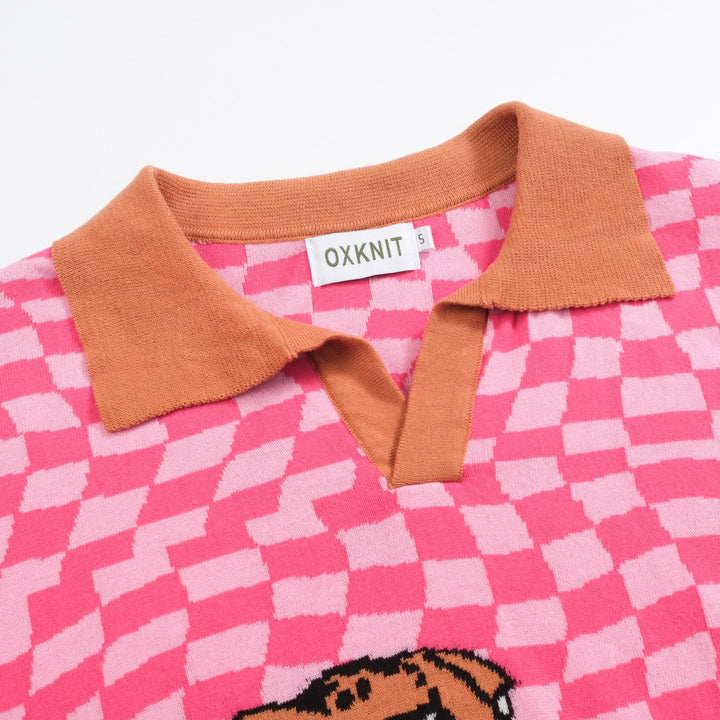 Retro-Strickpolo für Herren – Vintage-Rosa-Schachbrettmuster mit Leopardengrafik