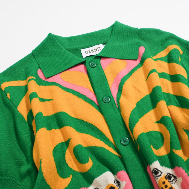 Retro-Strickhemd für Herren – Grünes Poloshirt mit Knopfleiste und Vintage-Hundemotiv & Psychedelischer Druck