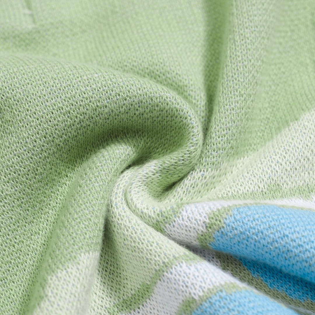 Kvinnors gröna blomstickade set med blått och vitt blommönster