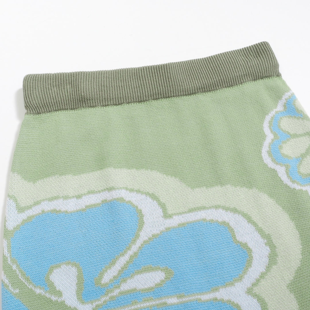 Kvinnors gröna blomstickade set med blått och vitt blommönster