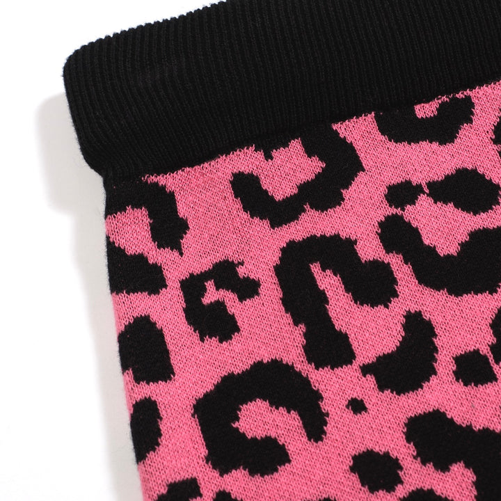 Grünes Damen-Strickset mit Leopardenmuster und rosa Leopardengrafik