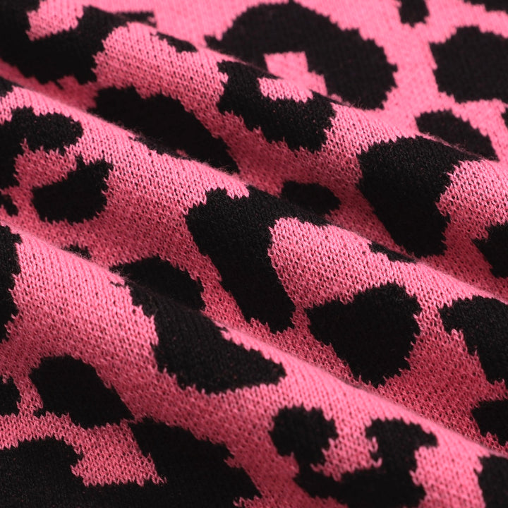Grünes Damen-Strickset mit Leopardenmuster und rosa Leopardengrafik