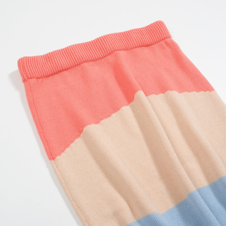 Kvinders retro-farveblokstrikkesæt med bløde pasteller i pink, blå og creme