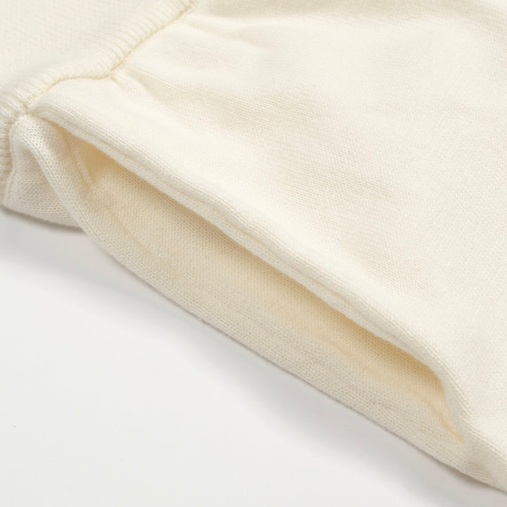 Terno masculino com shorts e cardigã listrado branco