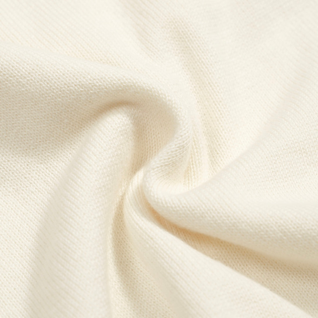 Terno masculino com shorts e cardigã listrado branco