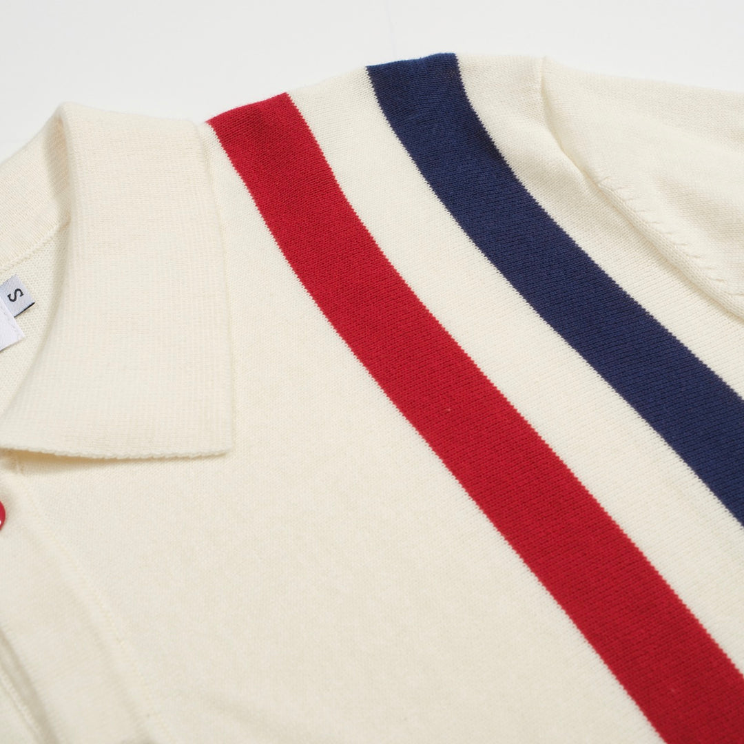 Terno masculino com shorts e cardigã listrado branco