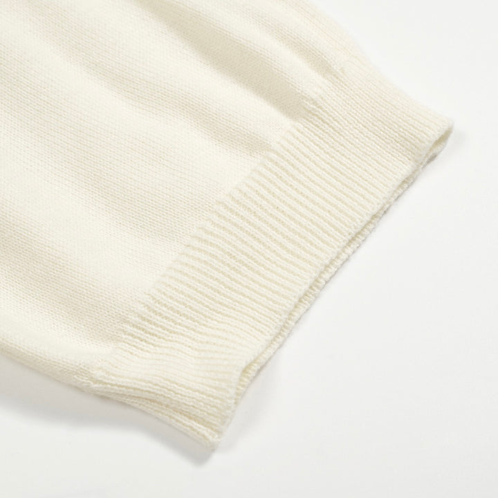 Terno masculino com shorts e cardigã listrado branco