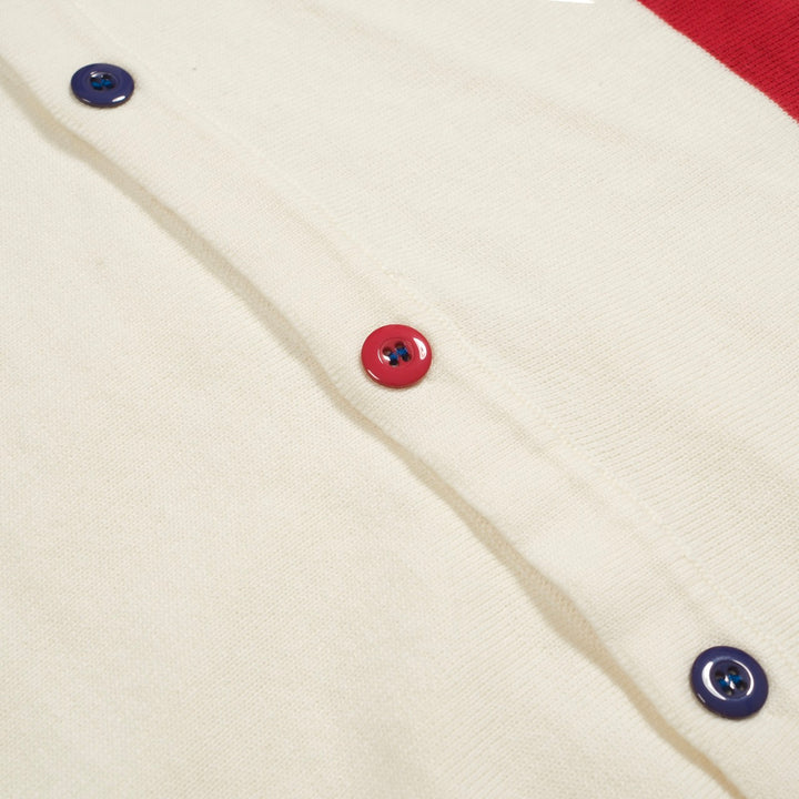 Terno masculino com shorts e cardigã listrado branco