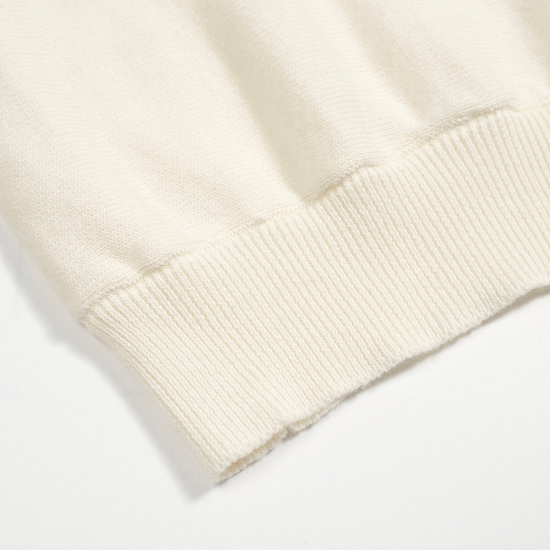 Terno masculino com shorts e cardigã listrado branco