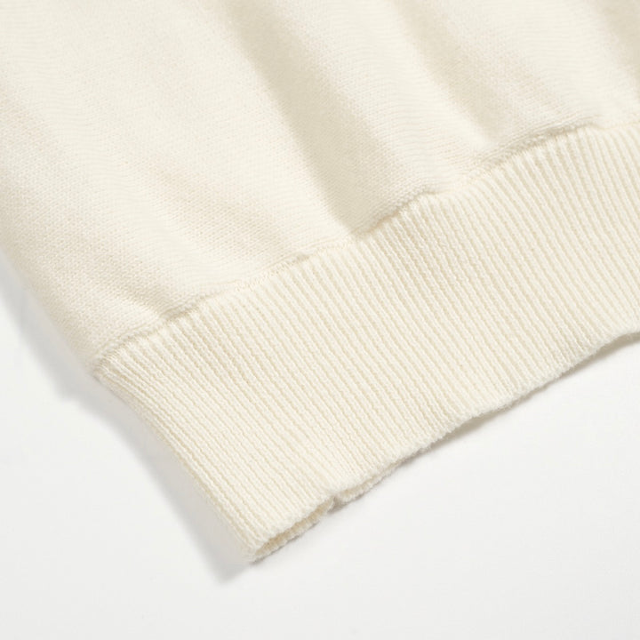 Terno masculino com shorts e cardigã listrado branco