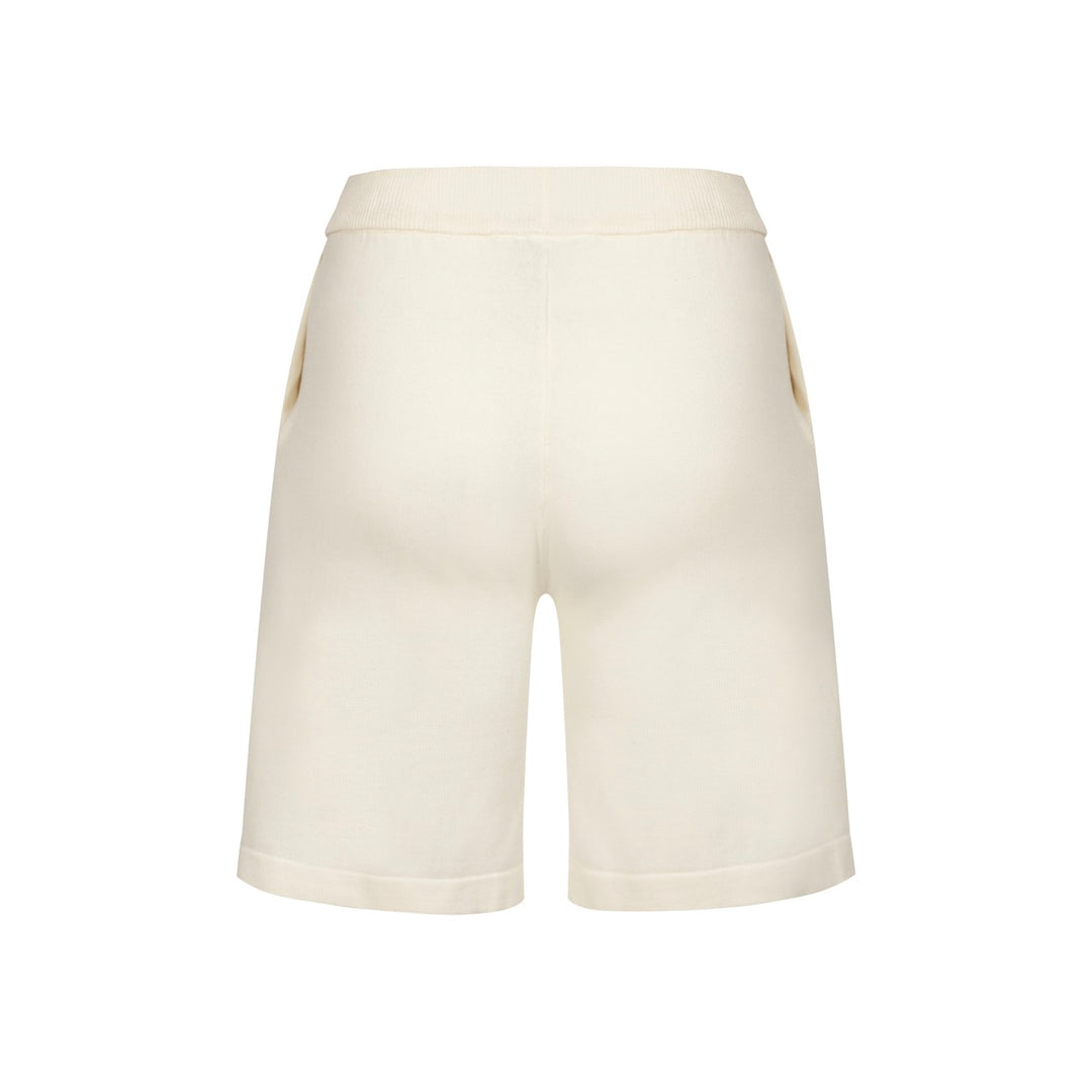 Terno masculino com shorts e cardigã listrado branco