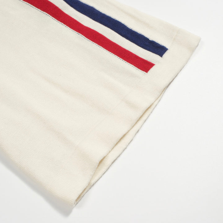 Terno masculino com shorts e cardigã listrado branco