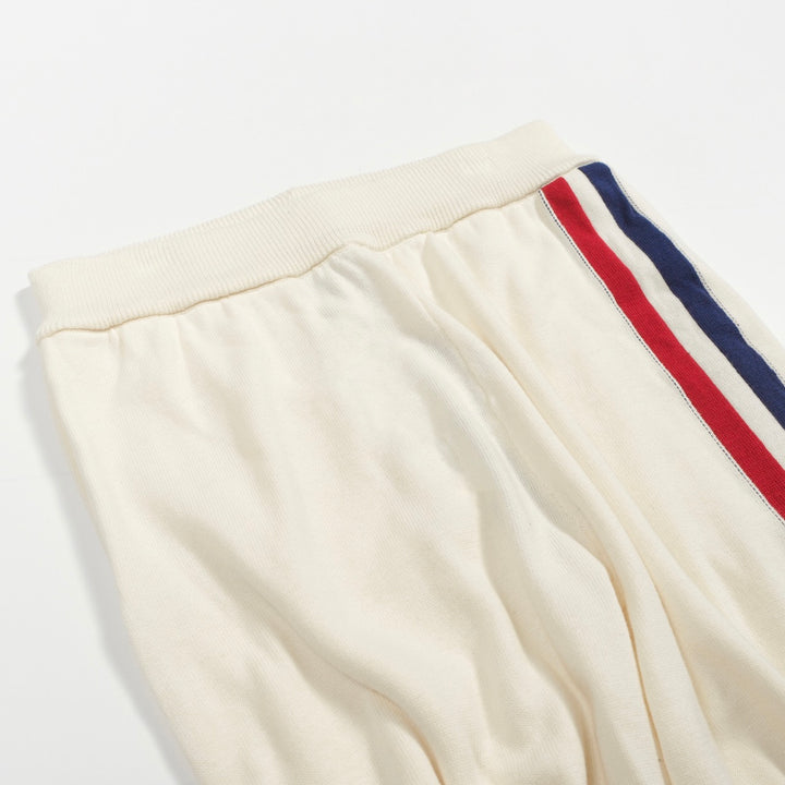 Terno masculino com shorts e cardigã listrado branco