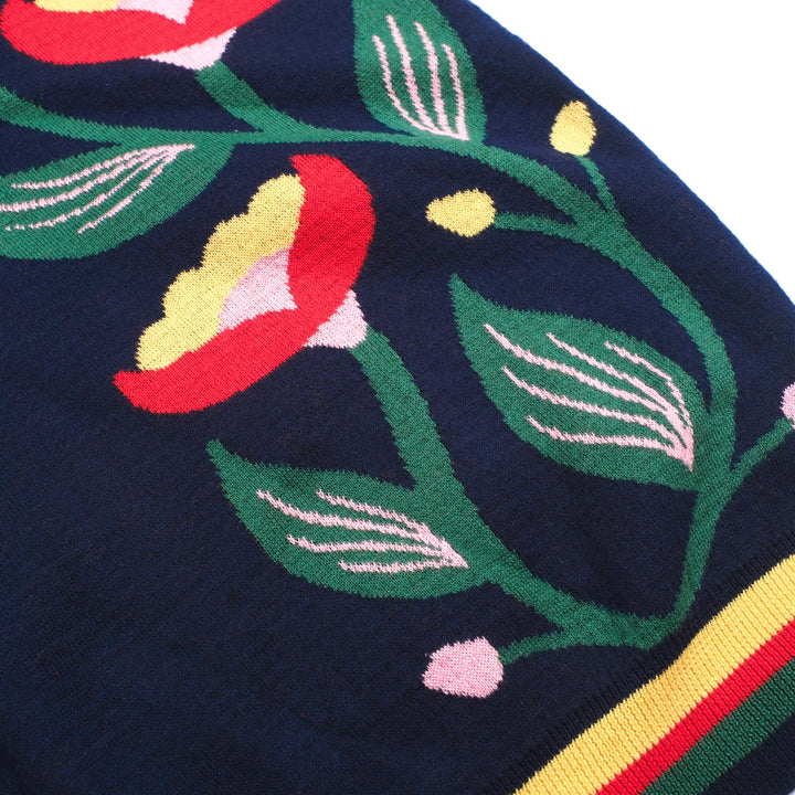 Marina para hombres Jacquard Polo de punto de punto en V de cuello en V -diseñado por Jessica Molina