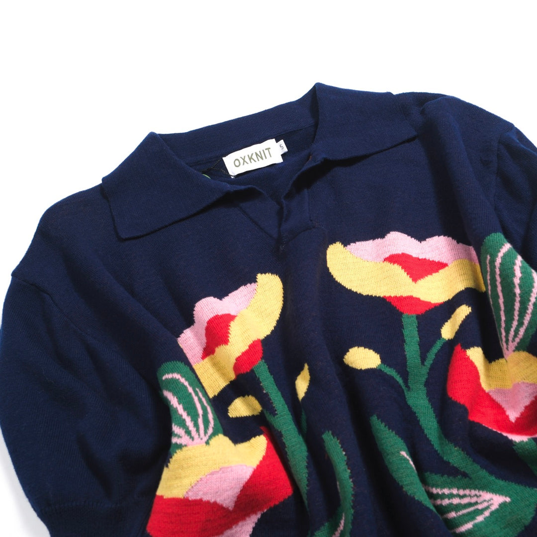 Navy jacquard strikket poloskjorte for menn - Designet av Jessica Molina