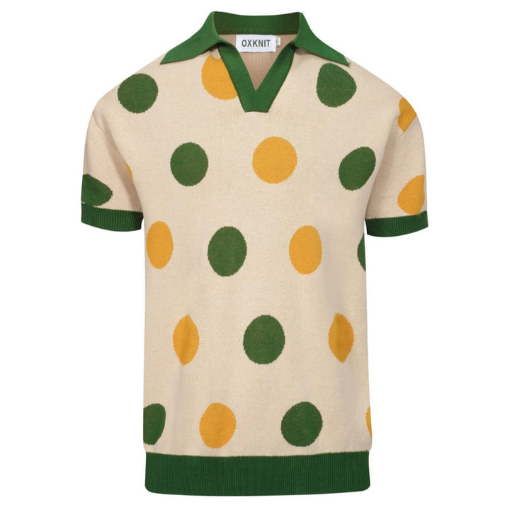 Polo masculino de malha verde com bolinhas e decote em V