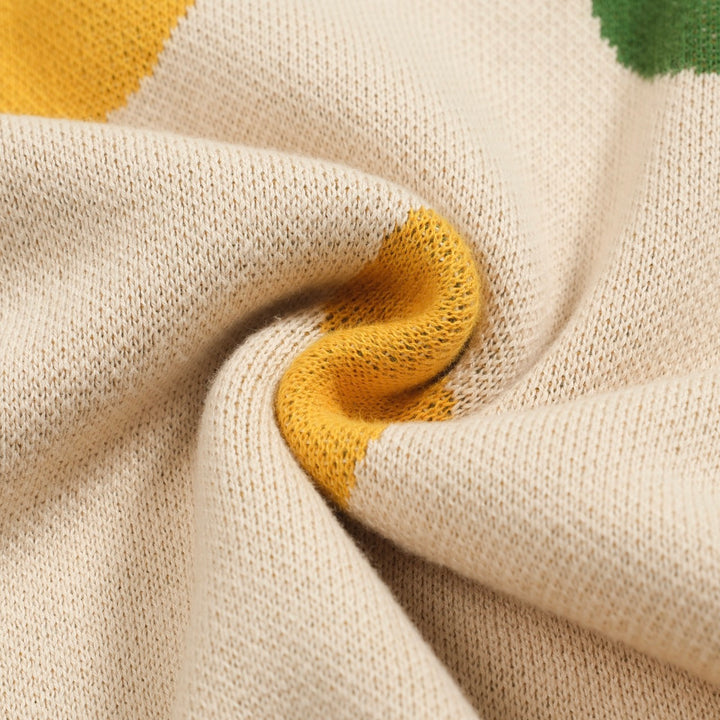 Polo masculino de malha verde com bolinhas e decote em V