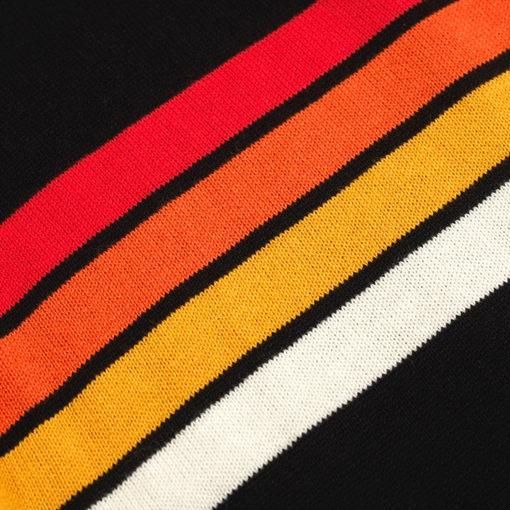 Polo masculino retrô listrado preto com decote em V