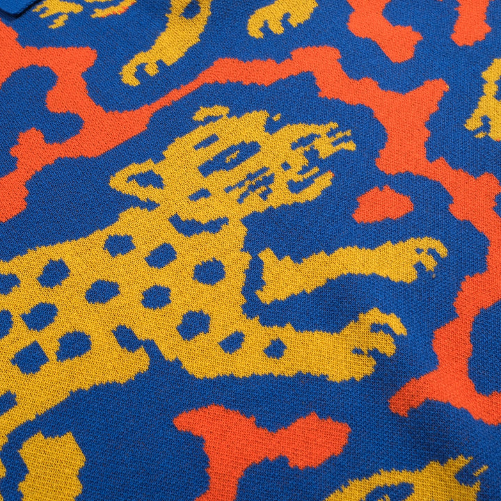 Blaues Herren-Poloshirt aus Jacquard-Strick mit Leopardenmuster und V-Ausschnitt
