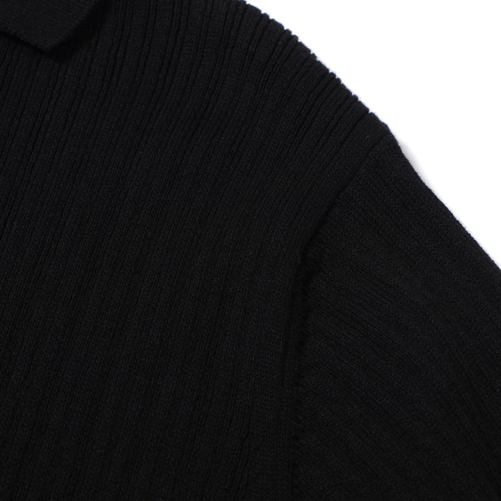 Polo masculino de malha canelada preta dos anos 60 – camisa retrô minimalista