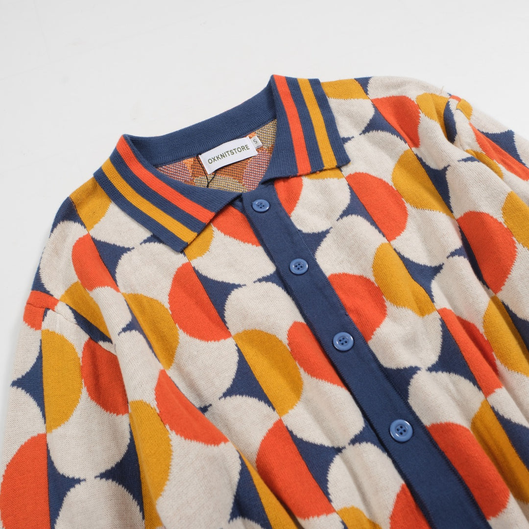 Geometrisk stickad kofta för män från 70-talet – färgglad retro tröja med knäppning