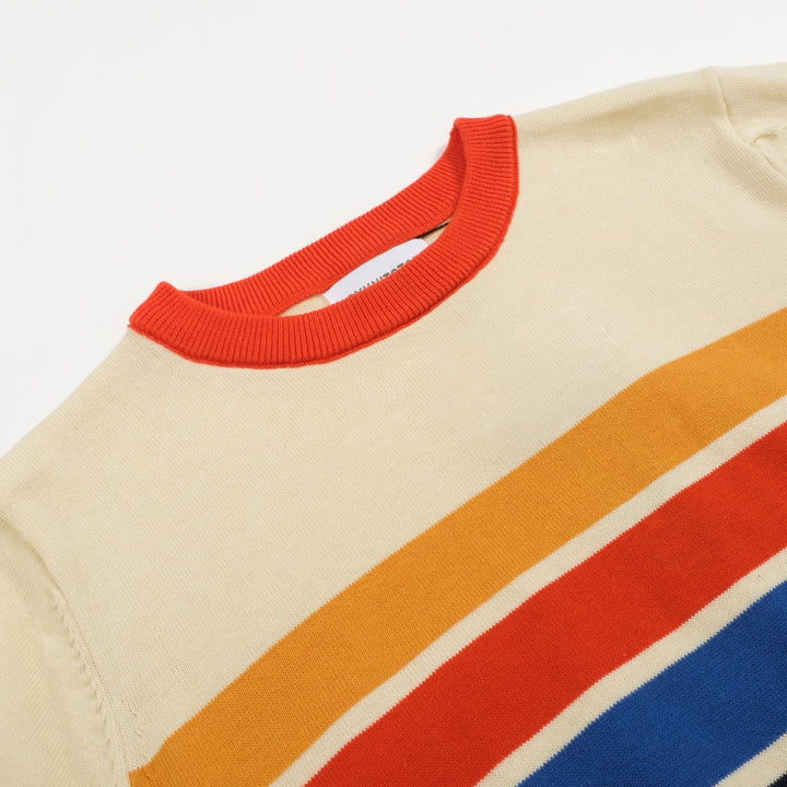 Camiseta feminina de malha amarelo claro com listra multicolorida
