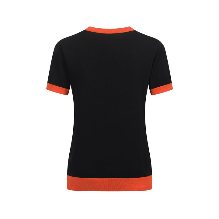 Camiseta feminina de malha preta com flores amarelas