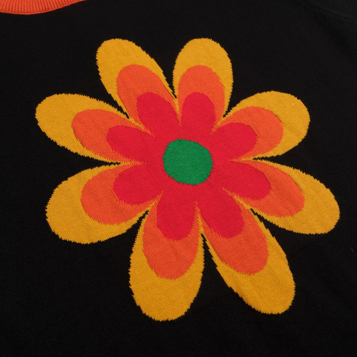Camiseta feminina de malha preta com flores amarelas