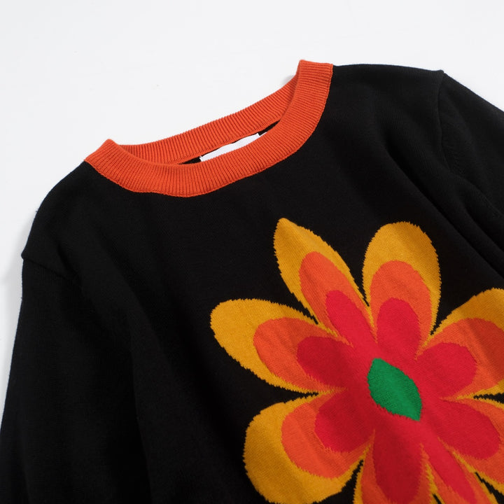 Camiseta feminina de malha preta com flores amarelas