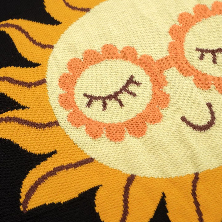 Camiseta feminina de malha preta com sol