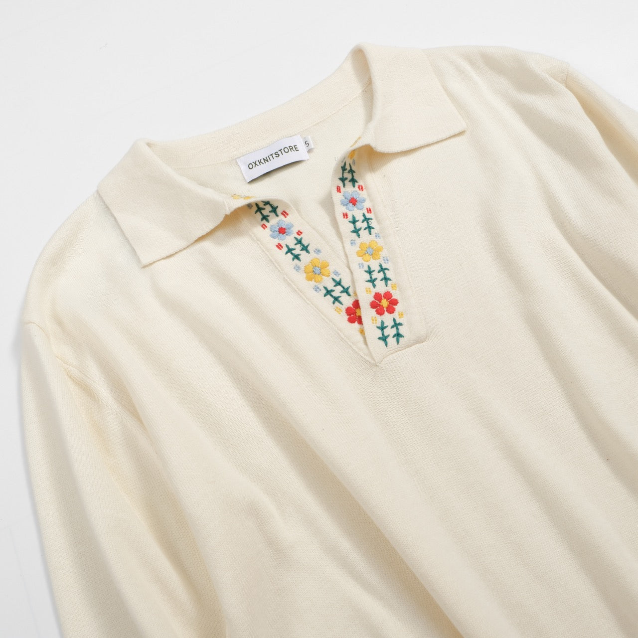 Men's 70s Cream Knit Sweater – Floral Embroidered Collar