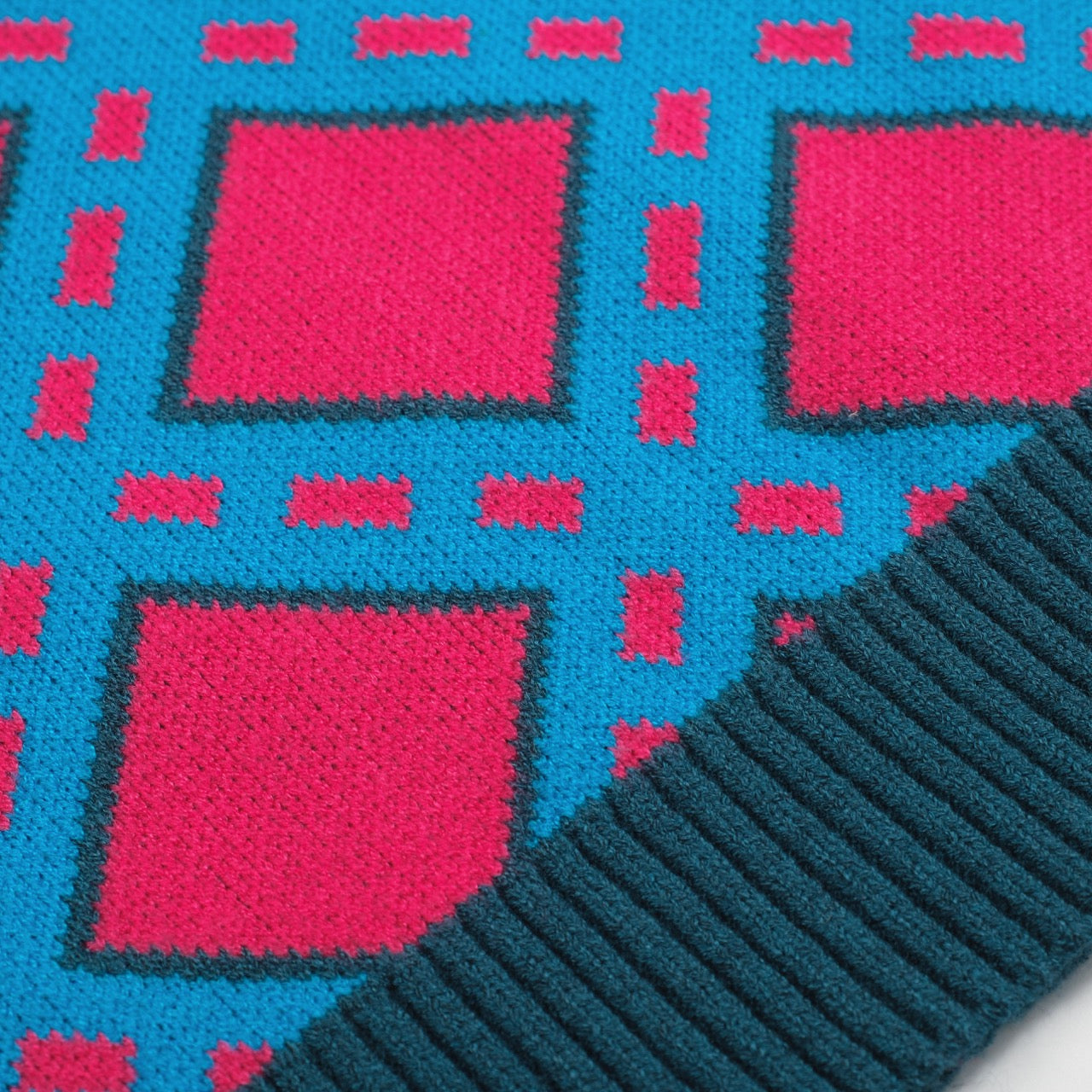 Men's Retro Diamond Knit Sweater – Pink & Teal Geometric