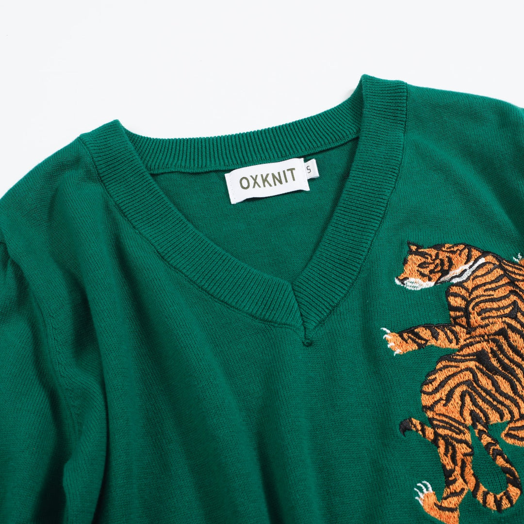 Women’s Vintage animal Knit Tee – Green V-Neck Top with Embroidered Detail