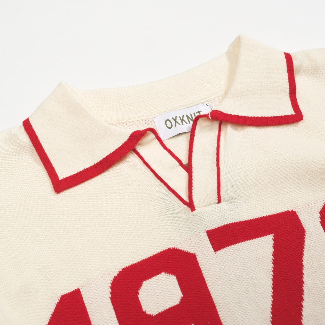 Weißes apricotfarbenes 1976-Strickpoloshirt mit V-Ausschnitt für Herren