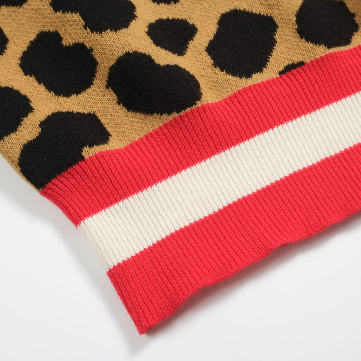 Camiseta de tejido de cuello en V de estampado de leopardo marrón femenino