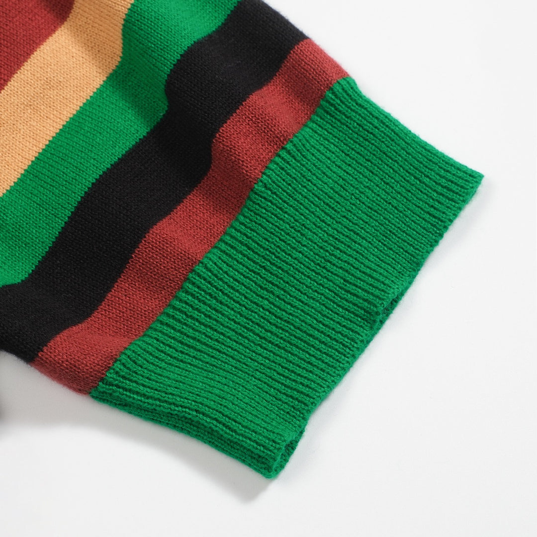 Polo feminino listrado verde manga bufante em malha com decote em V