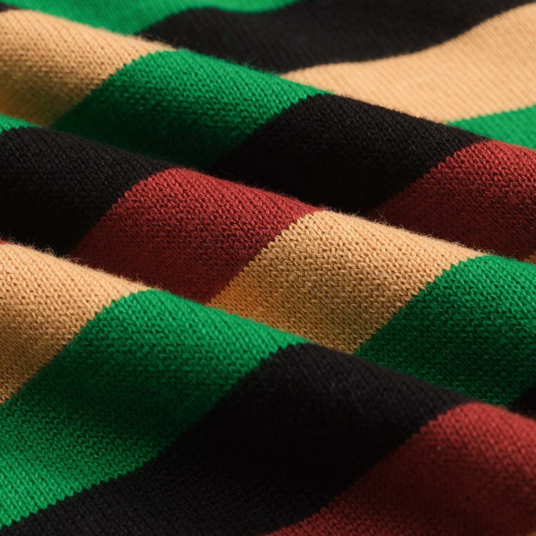 Polo feminino listrado verde manga bufante em malha com decote em V