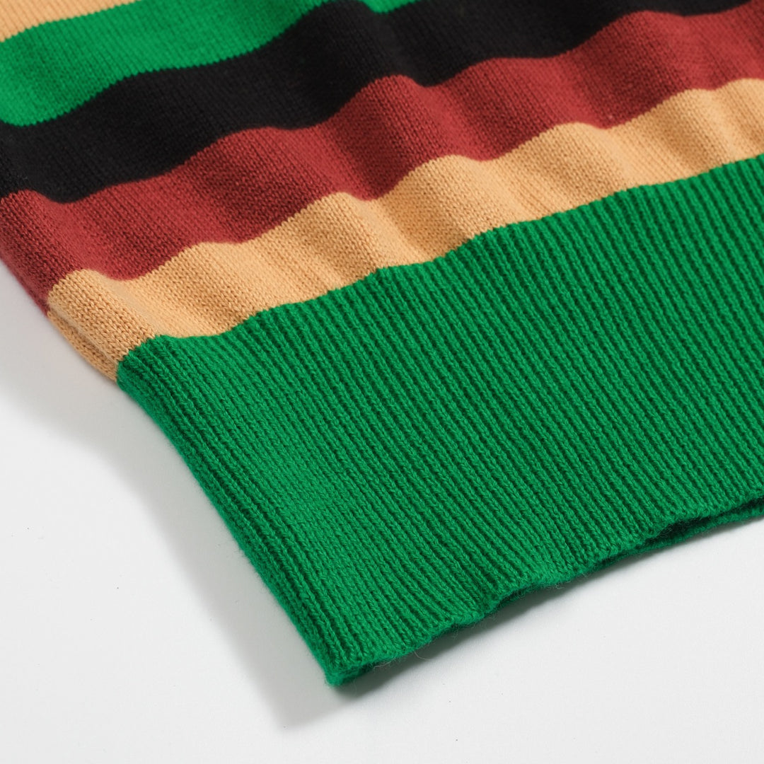 Polo feminino listrado verde manga bufante em malha com decote em V