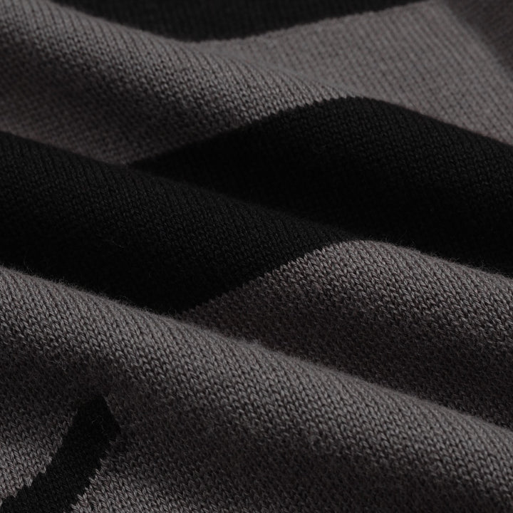 Γυναικείο πλεκτό ζακάρ σε γκρι ντάξχουντ με λαιμόκοψη V